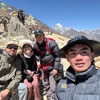 Group picture during EBC Trek
